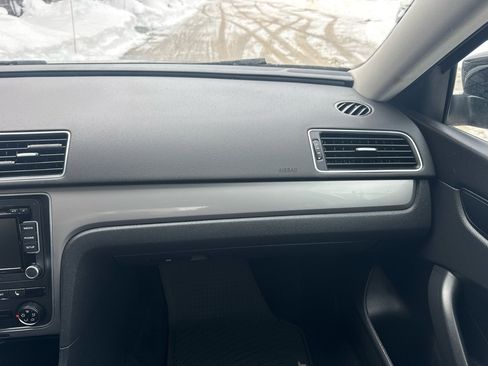 Used 2015 Volkswagen Passat 1.8T Limited Edition image 17