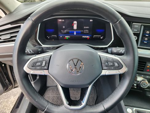 Certified 2023 Volkswagen Jetta SE FWD image 9