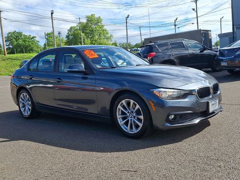 Used 2017 BMW 320i xDrive Sedan AWD/4WD image 3