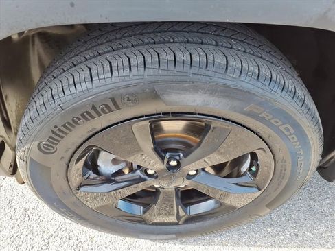 Used 2020 Jeep Cherokee Latitude Plus image 9