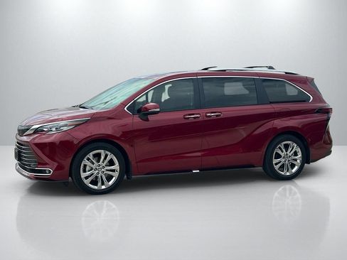 Used 2023 Toyota Sienna Platinum FWD image 8