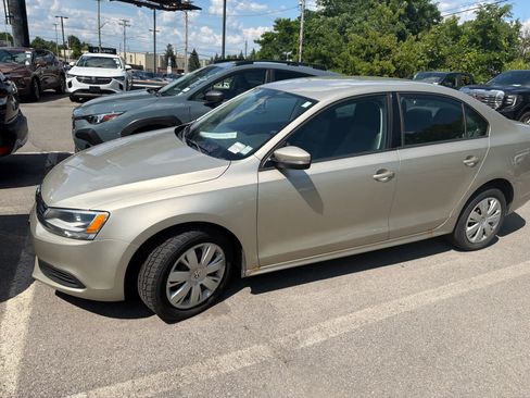 Used 2014 Volkswagen Jetta SE FWD image 4