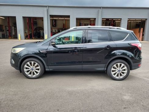 Used 2017 Ford Escape Titanium w/ Equipment Group 301A AWD/4WD image 2