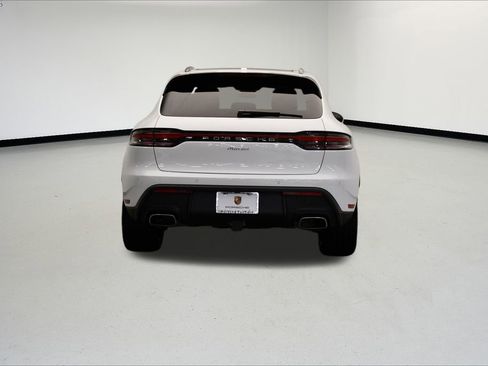 Used 2025 Porsche Macan image 4