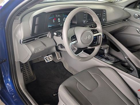 Used 2025 Hyundai Elantra Sport image 13