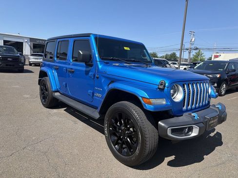 Used 2023 Jeep Wrangler Unlimited Sahara w/ Cold Weather Group AWD/4WD image 15