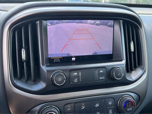 Used 2022 Chevrolet Colorado Z71 w/ Safety Package AWD/4WD image 14
