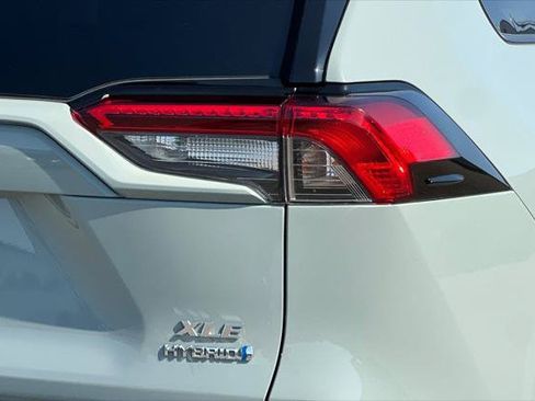 Certified 2020 Toyota RAV4 XLE w/ Convenience Package AWD/4WD image 32