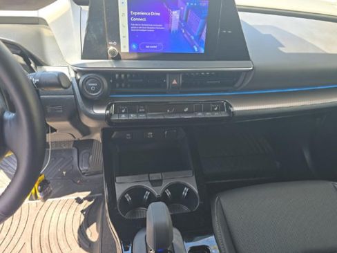 Used 2023 Toyota Prius XLE FWD image 9