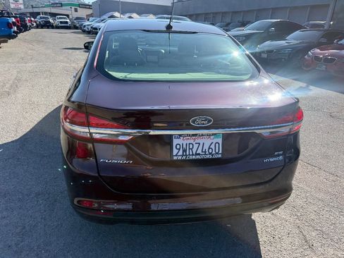 Used 2018 Ford Fusion SE FWD image 6