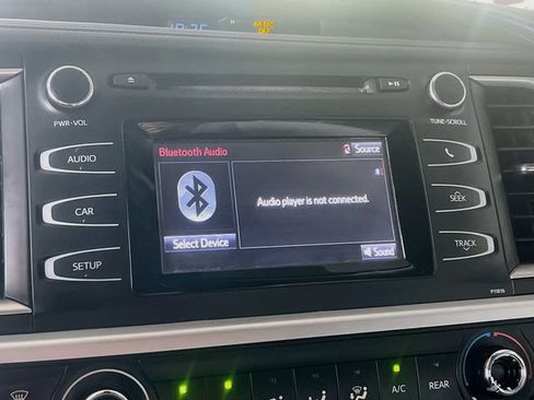 Used 2019 Toyota Highlander LE FWD image 21