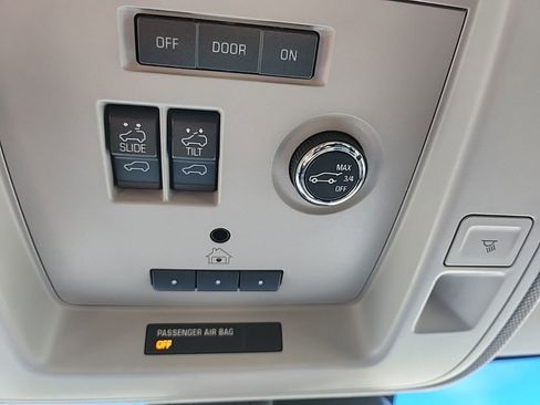 Used 2018 GMC Yukon Denali w/ Denali Ultimate Package AWD/4WD image 19