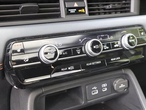 Used 2025 Honda Pilot TrailSport image 20