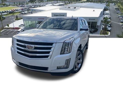 Used 2019 Cadillac Escalade ESV Premium Luxury image 4