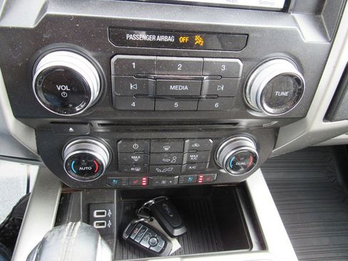 Used 2018 Ford F150 Lariat w/ Equipment Group 502A Luxury image 33