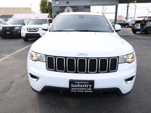Used 2017 Jeep Grand Cherokee Laredo w/ Quick Order Package 23E image 3