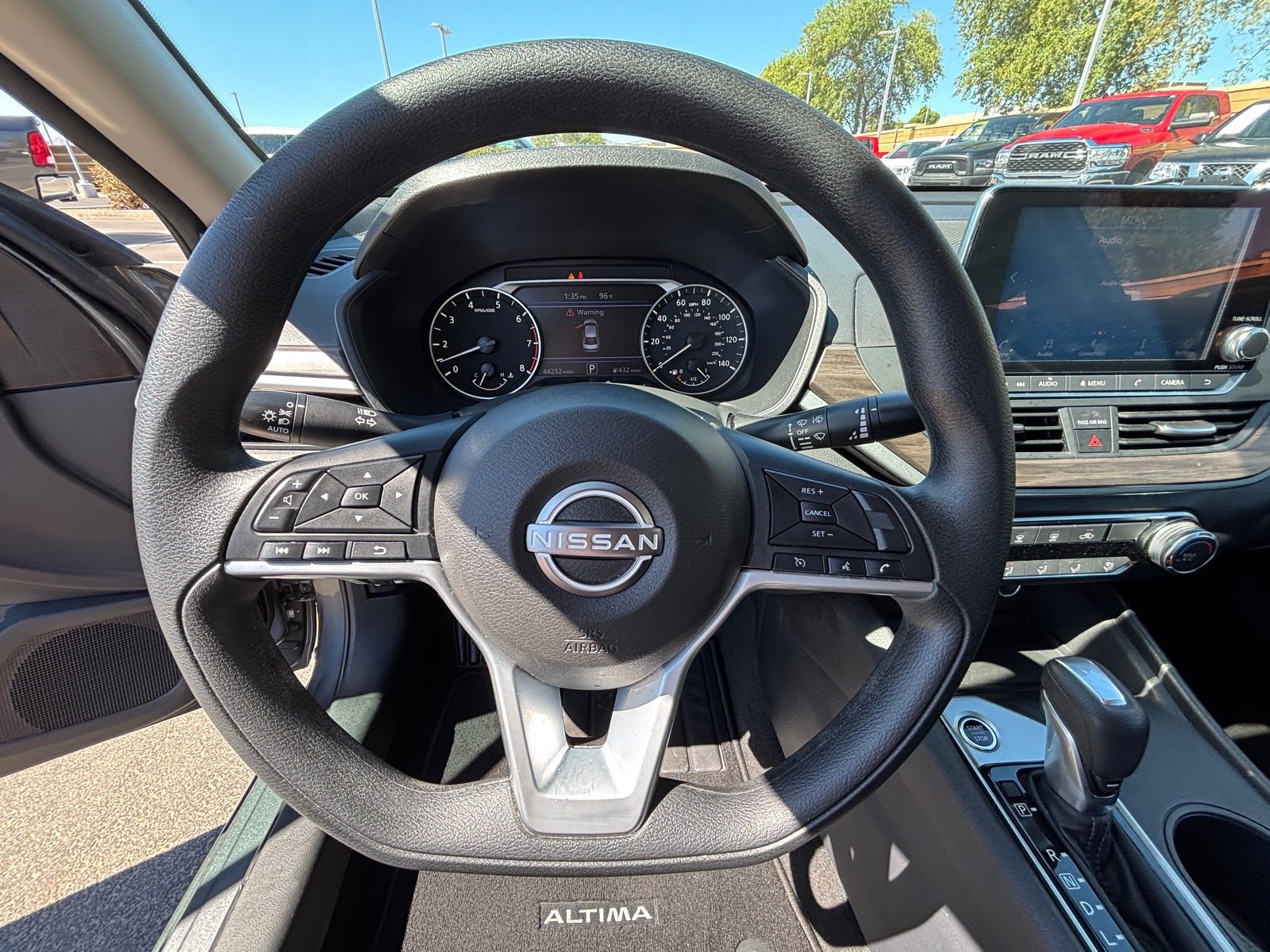 Used 2025 Nissan Altima 2.5 SV FWD image 12