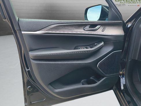 New 2026 Jeep Grand Cherokee Limited image 15