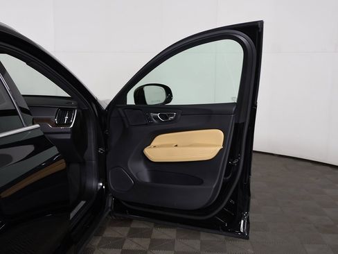 Used 2022 Volvo XC60 B6 Inscription w/ Climate Package image 23