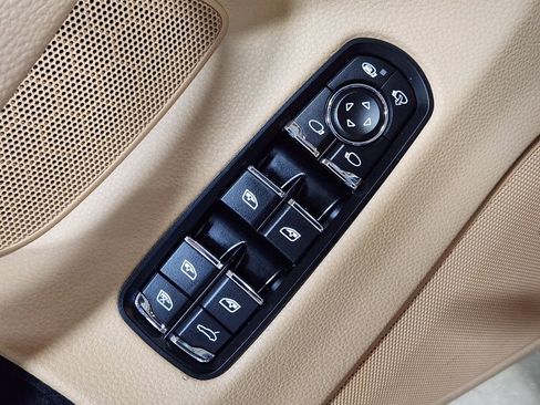 Used 2014 Porsche Panamera 4 image 43