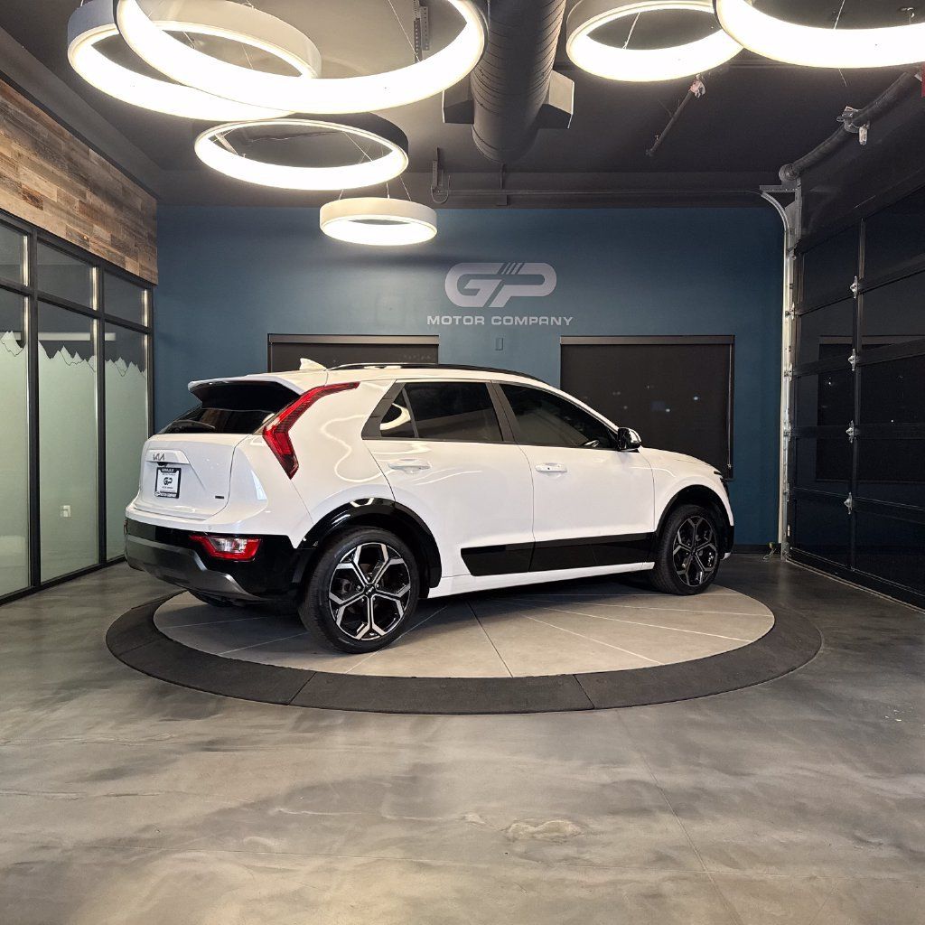 Used 2023 Kia Niro EX Touring FWD image 3