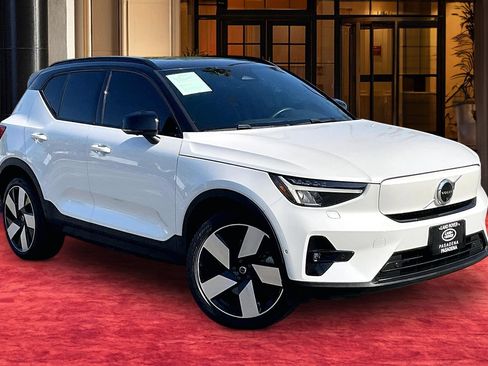 Used 2023 Volvo XC40 Recharge Ultimate AWD/4WD image 2