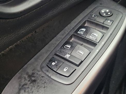 Used 2019 Jeep Cherokee Latitude Plus w/ Cold Weather Group FWD image 27