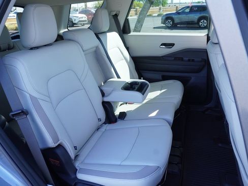 New 2026 Nissan Pathfinder SL FWD image 9