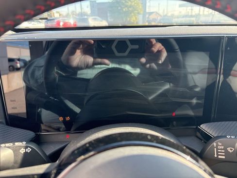 New 2025 Nissan Kicks SR FWD image 17