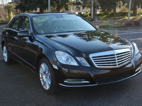 Used 2013 Mercedes-Benz E 350 4MATIC Sport Sedan image 8