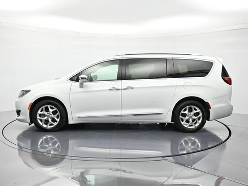 Used 2020 Chrysler Pacifica Limited image 9