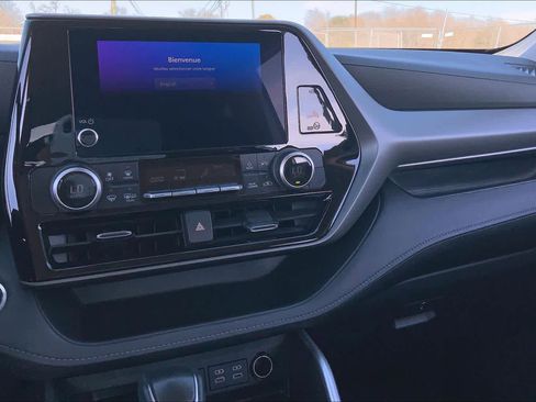 Certified 2024 Toyota Highlander LE image 35