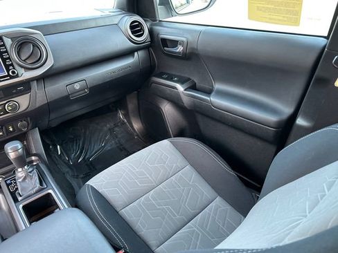 Certified 2023 Toyota Tacoma TRD Off-Road image 17