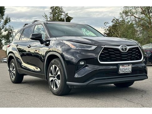 Used 2022 Toyota Highlander XLE image 8