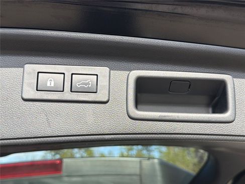Used 2022 Subaru Forester Premium AWD/4WD image 32