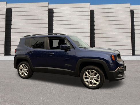 Used 2018 Jeep Renegade Latitude AWD/4WD image 6