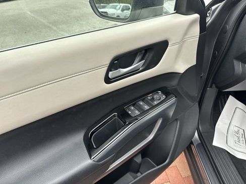 Used 2024 Nissan Pathfinder SL w/ SL Premium Package image 13