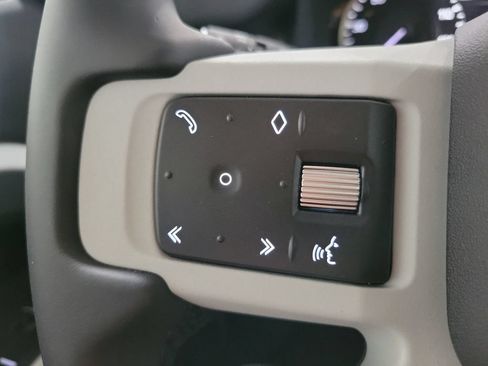 Used 2023 Land Rover Defender 110 SE AWD/4WD image 16