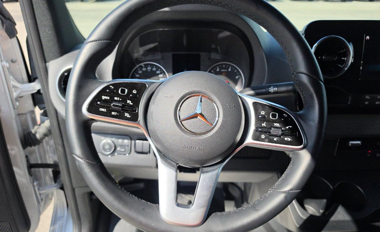 Used 2024 Mercedes-Benz Sprinter 2500 image 5
