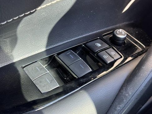 Used 2021 Toyota Corolla SE image 21