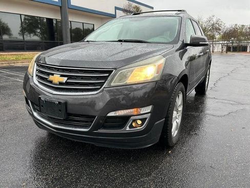 Used 2016 Chevrolet Traverse LT w/ Style and Technology Package FWD image 3