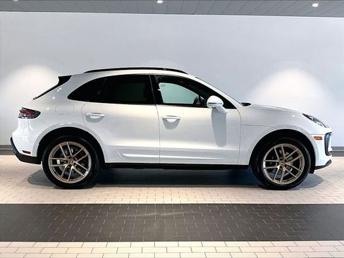 Used 2026 Porsche Macan AWD/4WD image 11