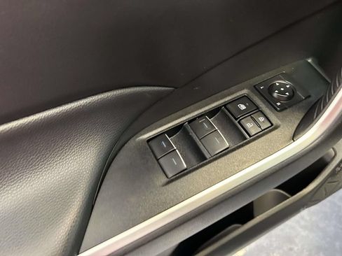 Used 2025 Toyota RAV4 XLE AWD/4WD image 17