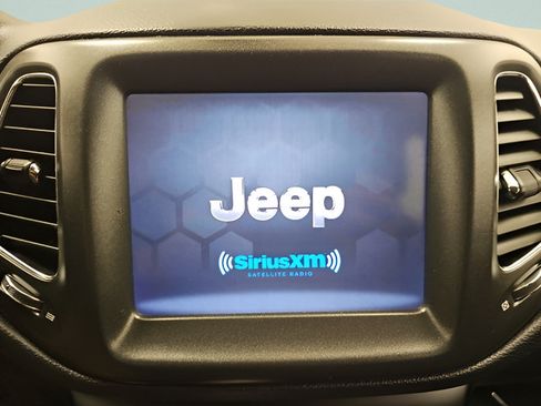 Used 2019 Jeep Compass Trailhawk AWD/4WD image 25