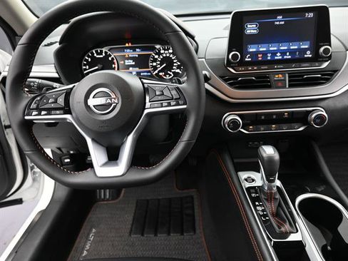 Used 2025 Nissan Altima 2.5 SR image 14