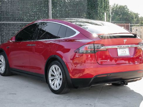 Used 2017 Tesla Model X 75D AWD/4WD image 10
