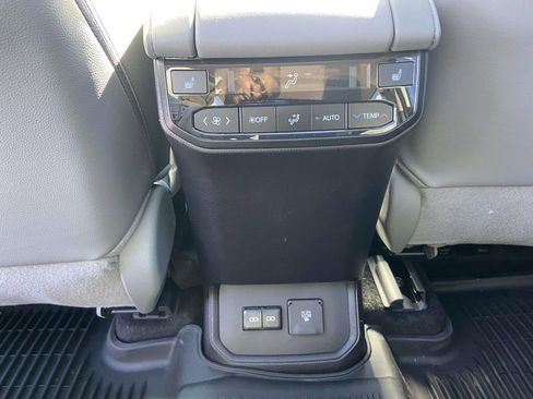 Used 2026 Toyota Highlander Limited image 18