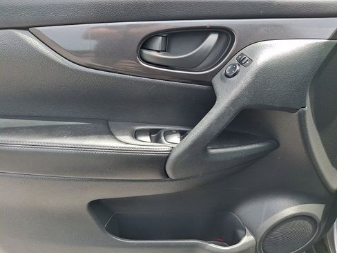 Used 2020 Nissan Rogue S AWD/4WD image 12