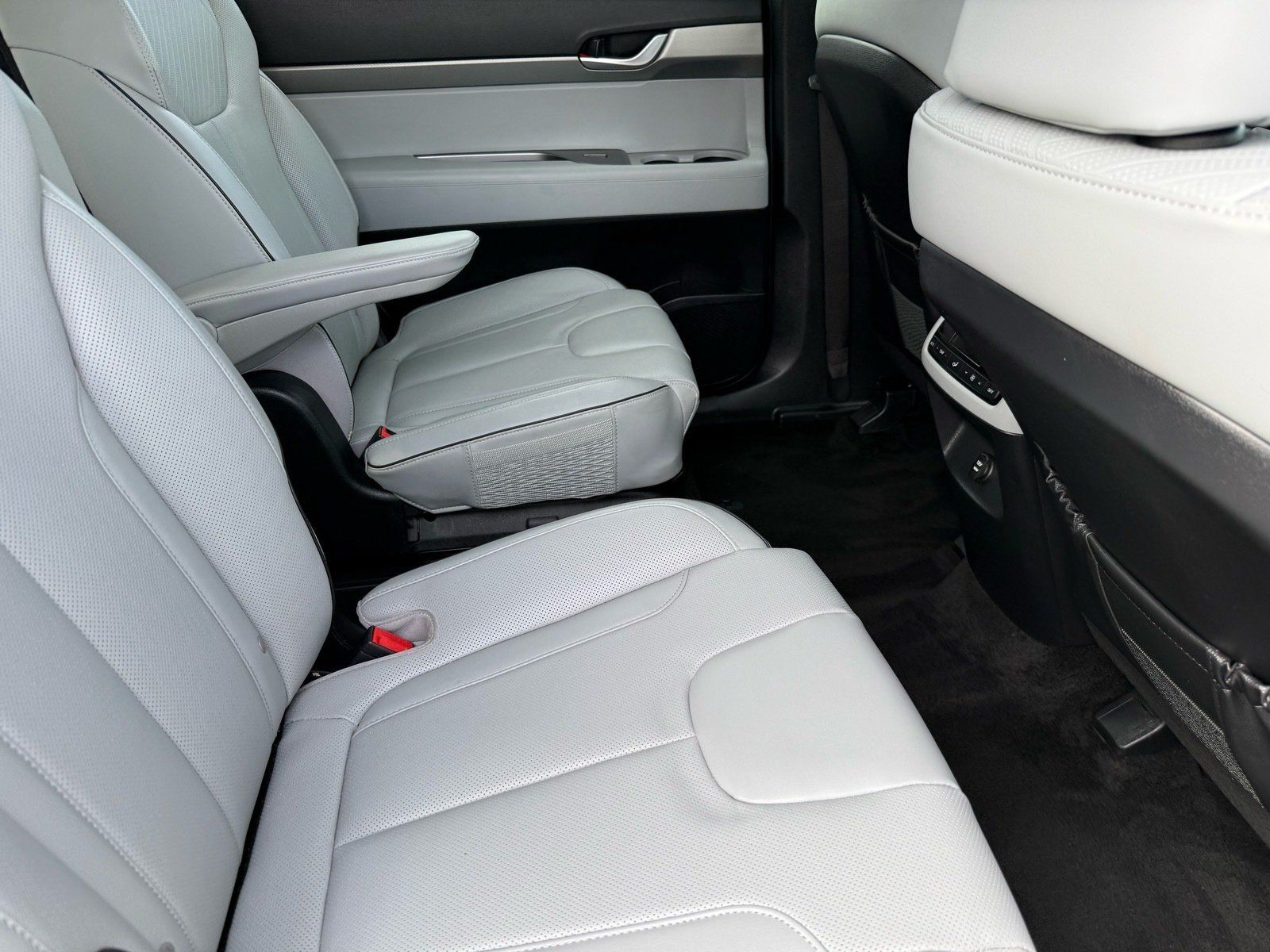 Used 2025 Hyundai Palisade SEL FWD image 30