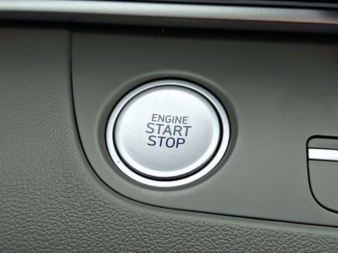 Certified 2025 Hyundai Elantra SEL FWD image 23